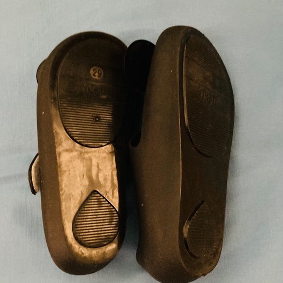 Toddler, Black Mary Jane Style shoes, with red/white bows. - Picture 4 of 4